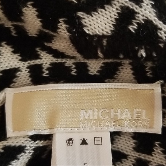 Michael Kors Knit Beanie Hat - Picture 5 of 7